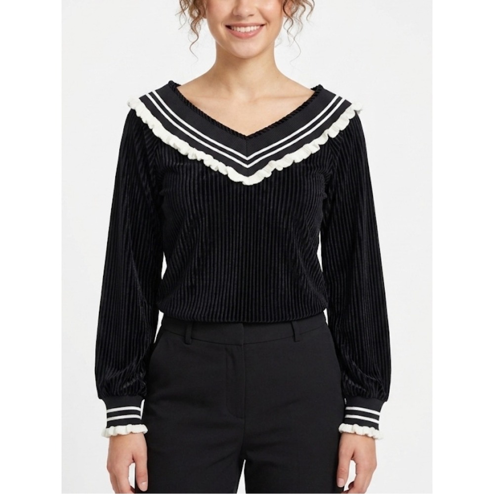 ENTRO NWOT Medium Black Ribbed Velvet White Contrast Collar Trim Top Cottagecore